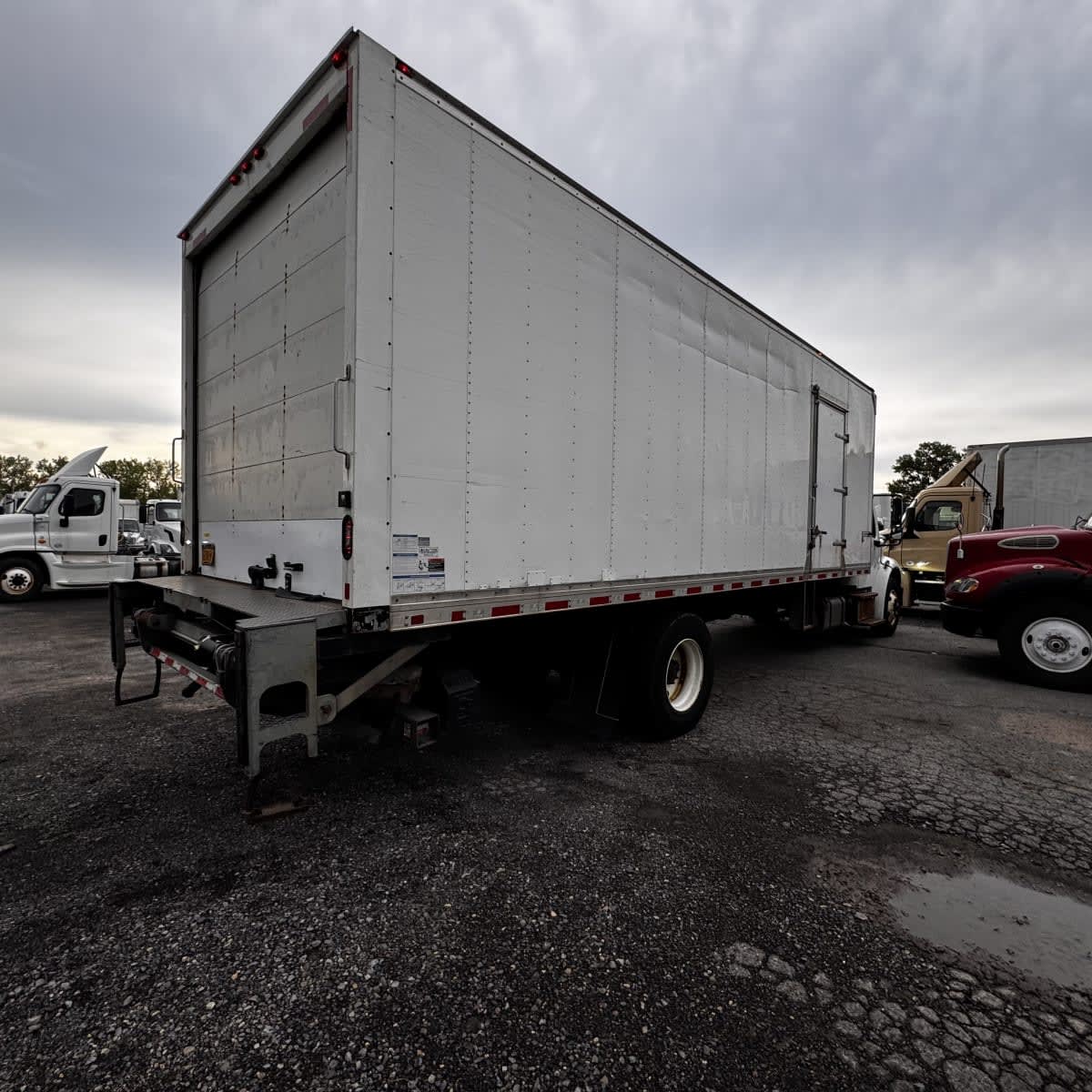 2019 Freightliner M2 106 875944