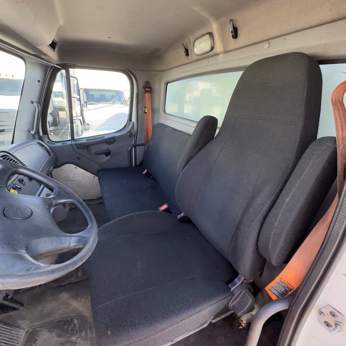 2019 Freightliner/Mercedes M2 106 875945