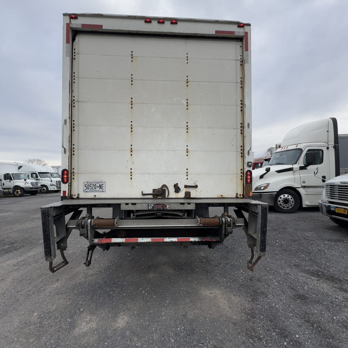 2019 Freightliner/Mercedes M2 106 875946