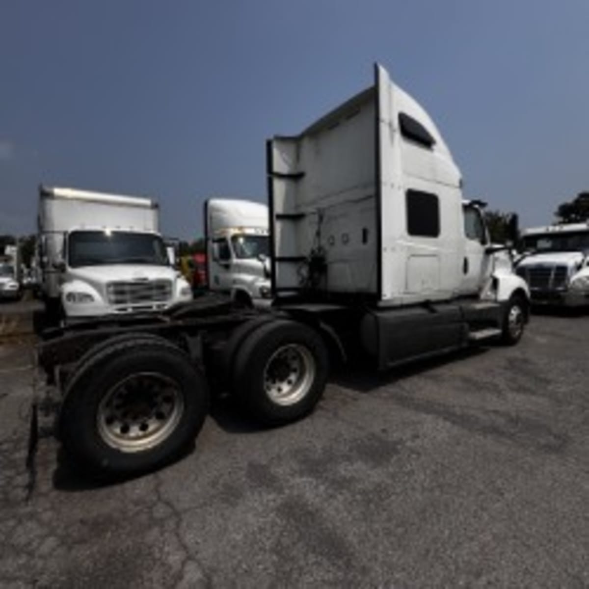 2019 International - image 4