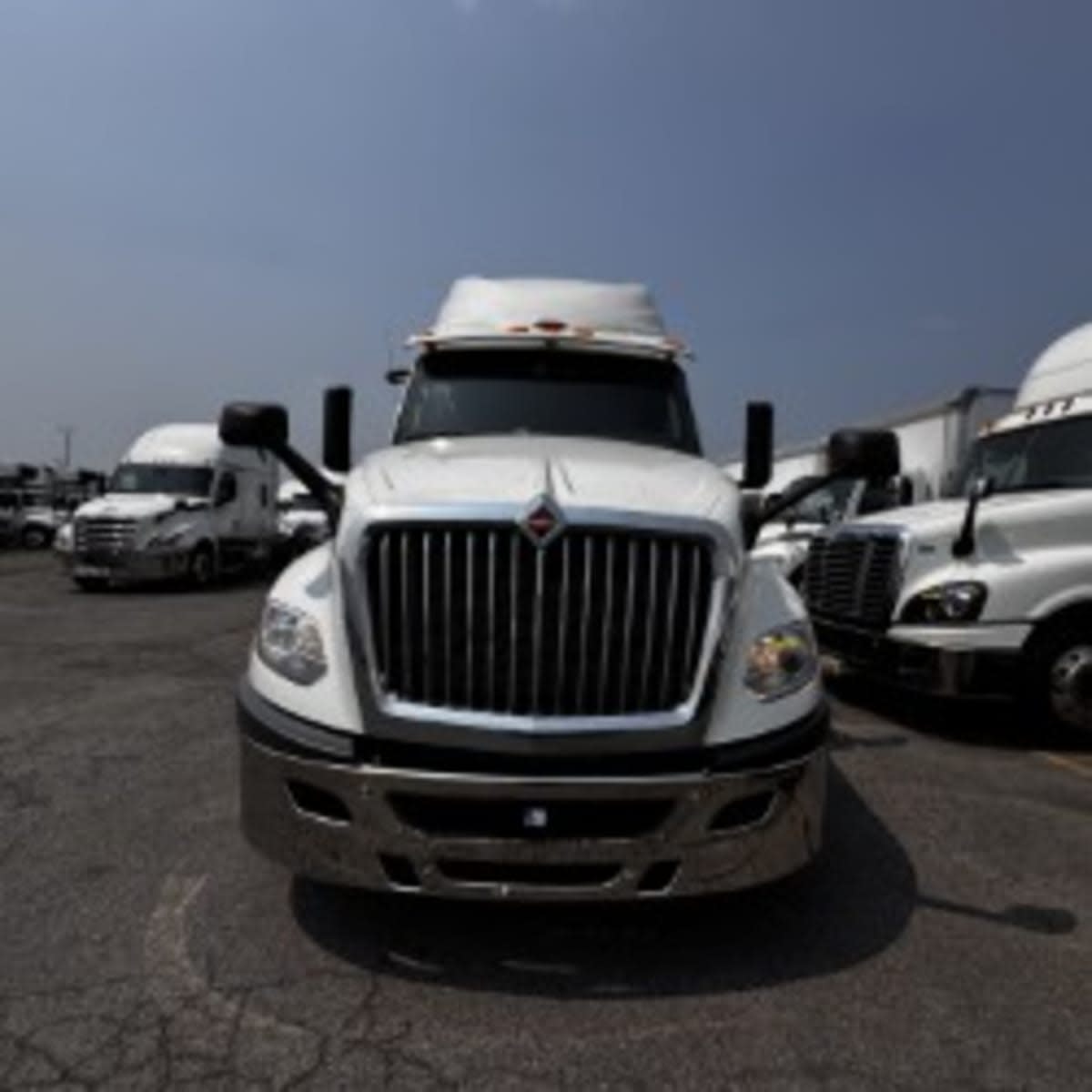 2019 International - image 2