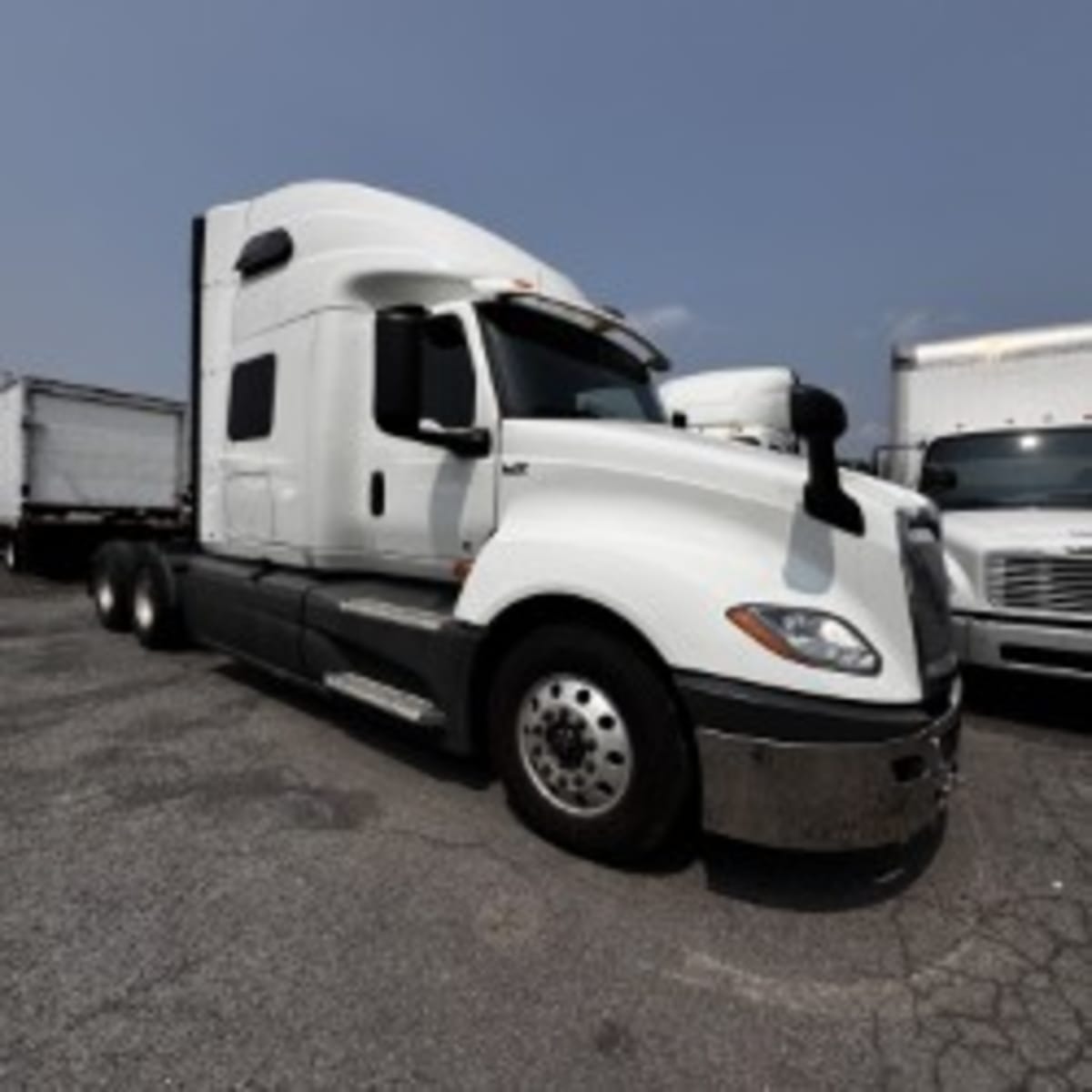 2019 International - image 3