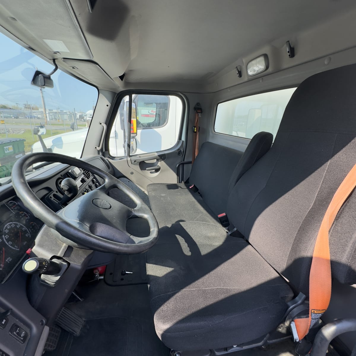 2019 Freightliner/Mercedes M2 106 875948