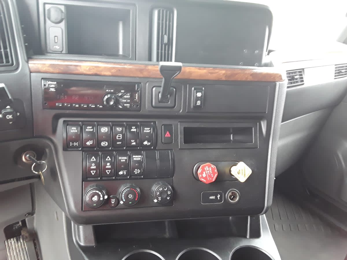 2019 Navistar International LT625 SLPR CAB 875976