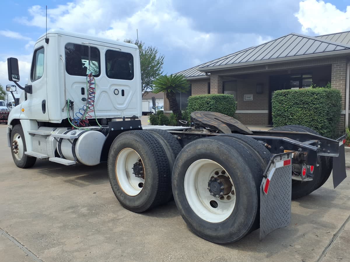 2019 Freightliner Cascadia in Houston, TX — photo 6