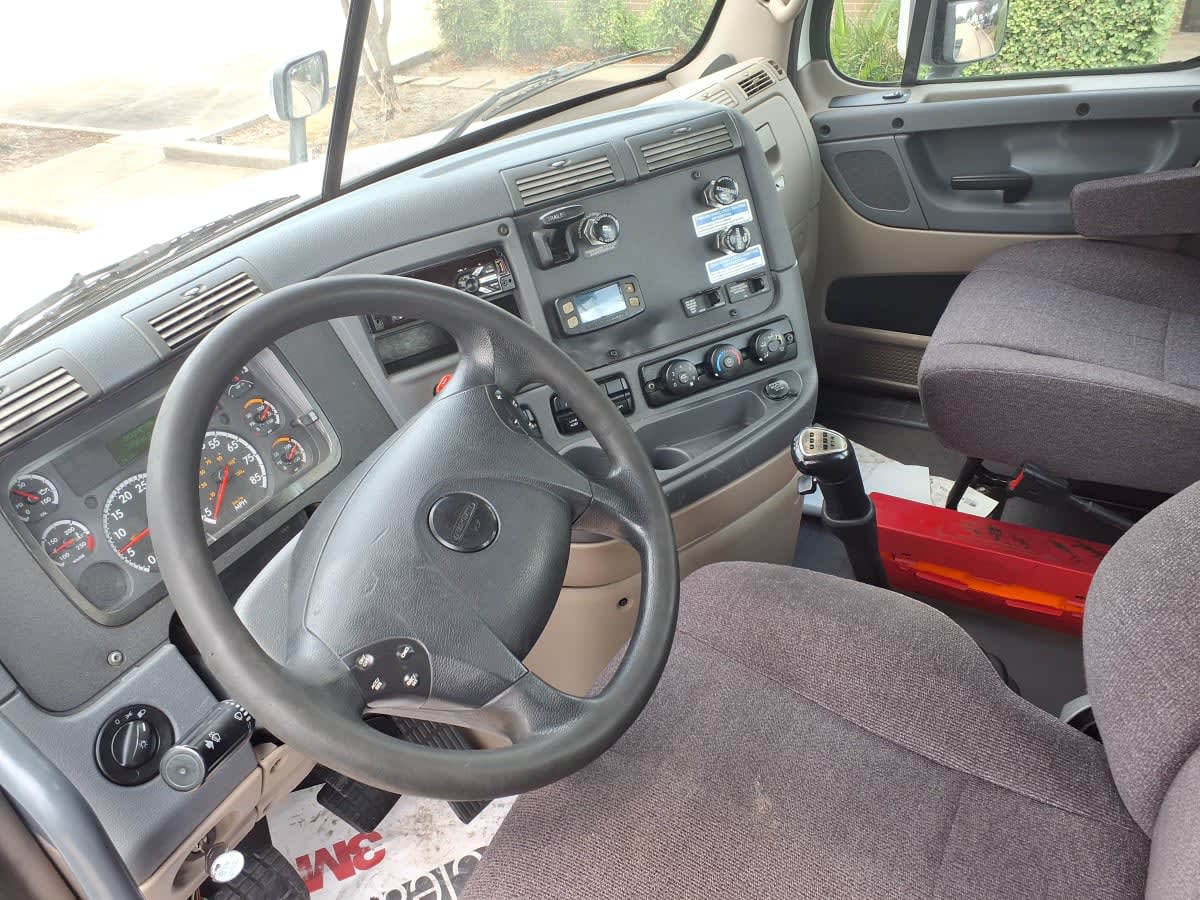 2019 Freightliner Cascadia in Houston, TX — photo 7