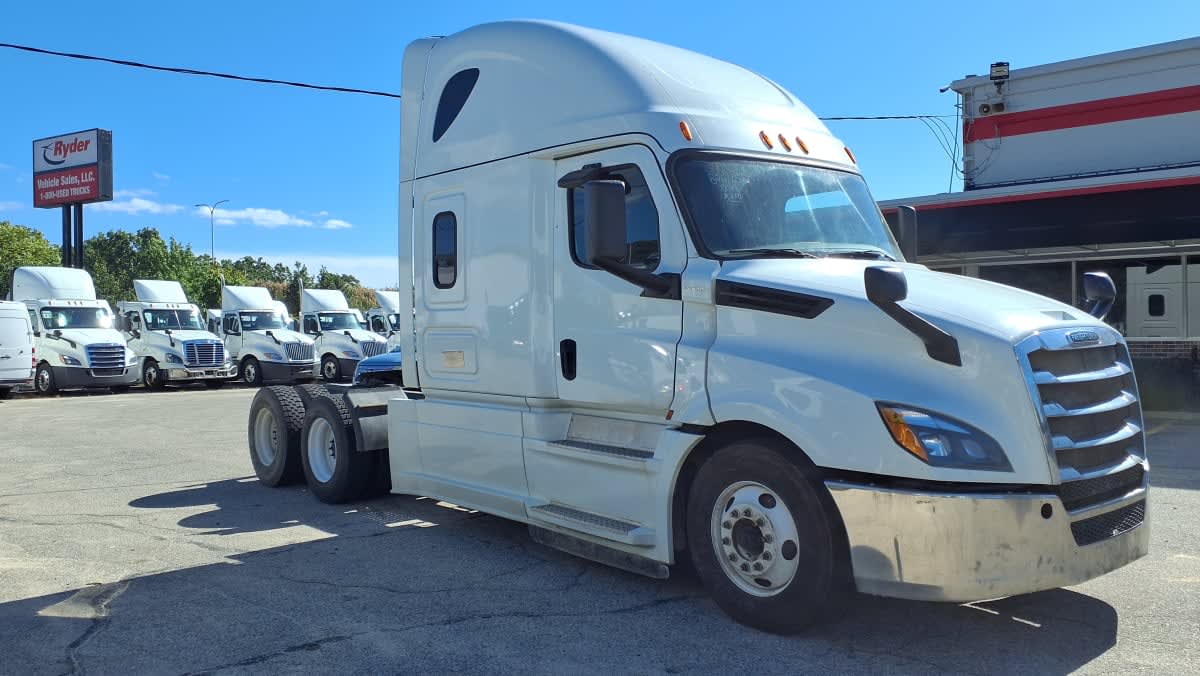 2019 Freightliner Cascadia in Warwick, RI — photo 3