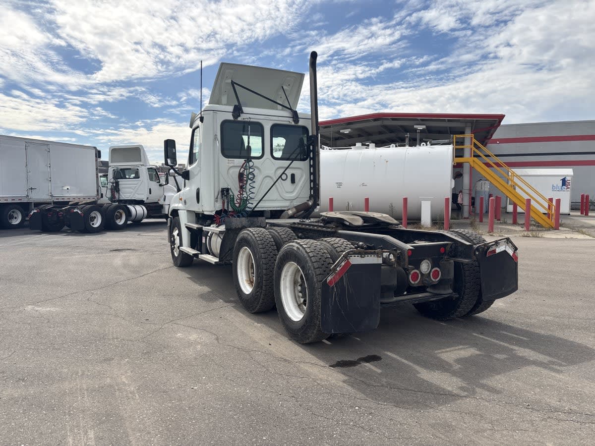 2020 Freightliner Cascadia in Taylor, MI — photo 6