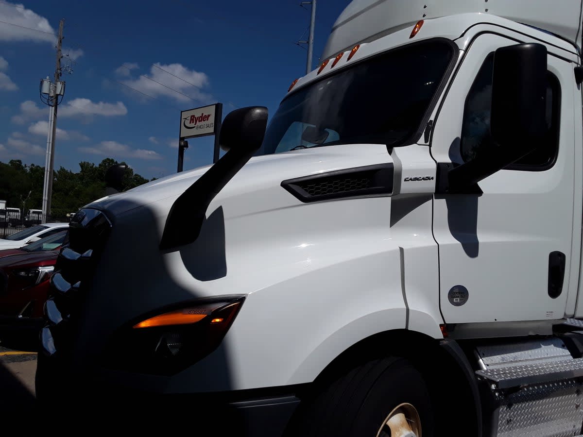 2020 Freightliner Cascadia in Kansas City, MO