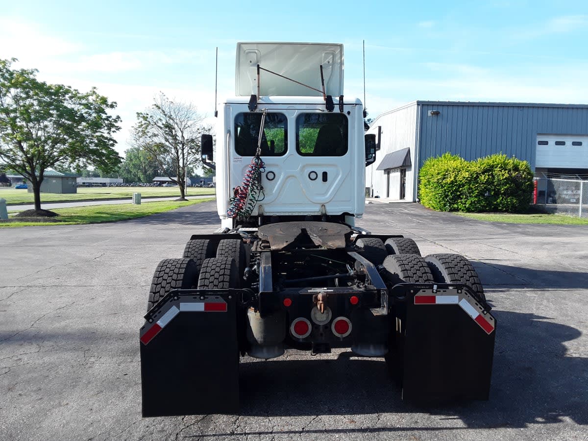 2019 Freightliner Cascadia in Hilliard, OH — photo 5