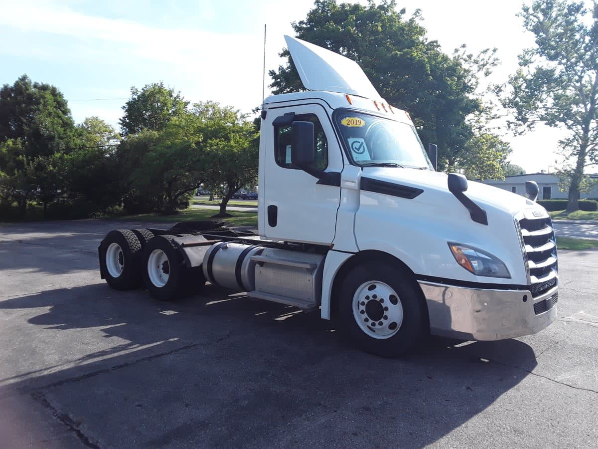2019 Freightliner Cascadia in Hilliard, OH — photo 3