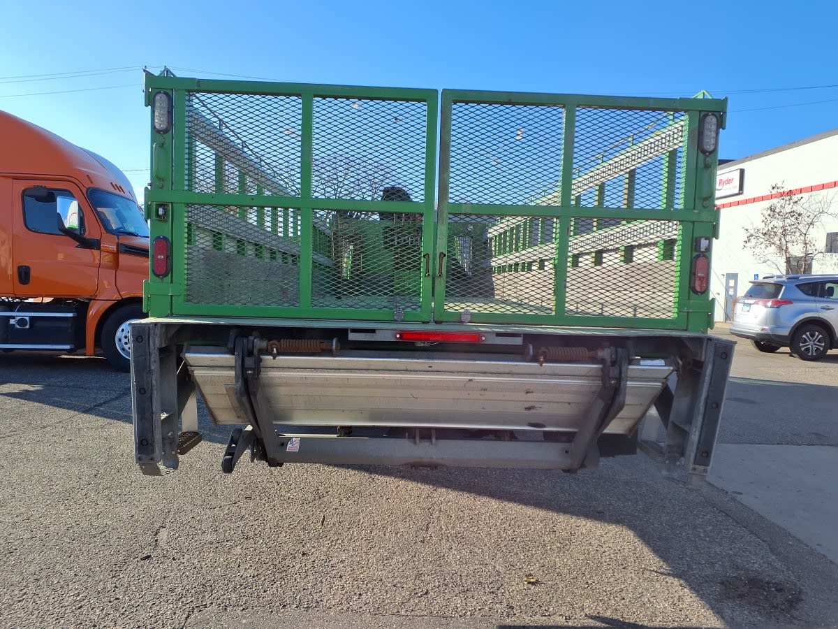 2019 Freightliner/Mercedes M2 106 876695