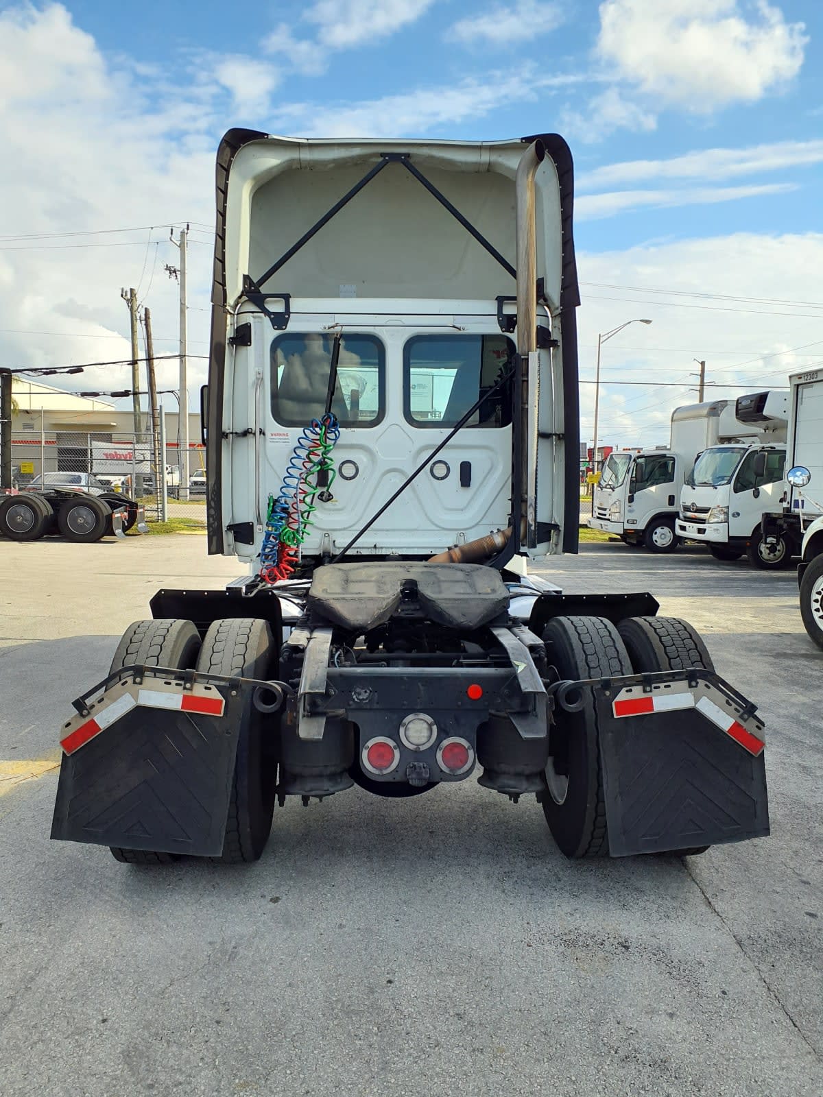 2019 Freightliner Cascadia in Miami, FL — photo 5