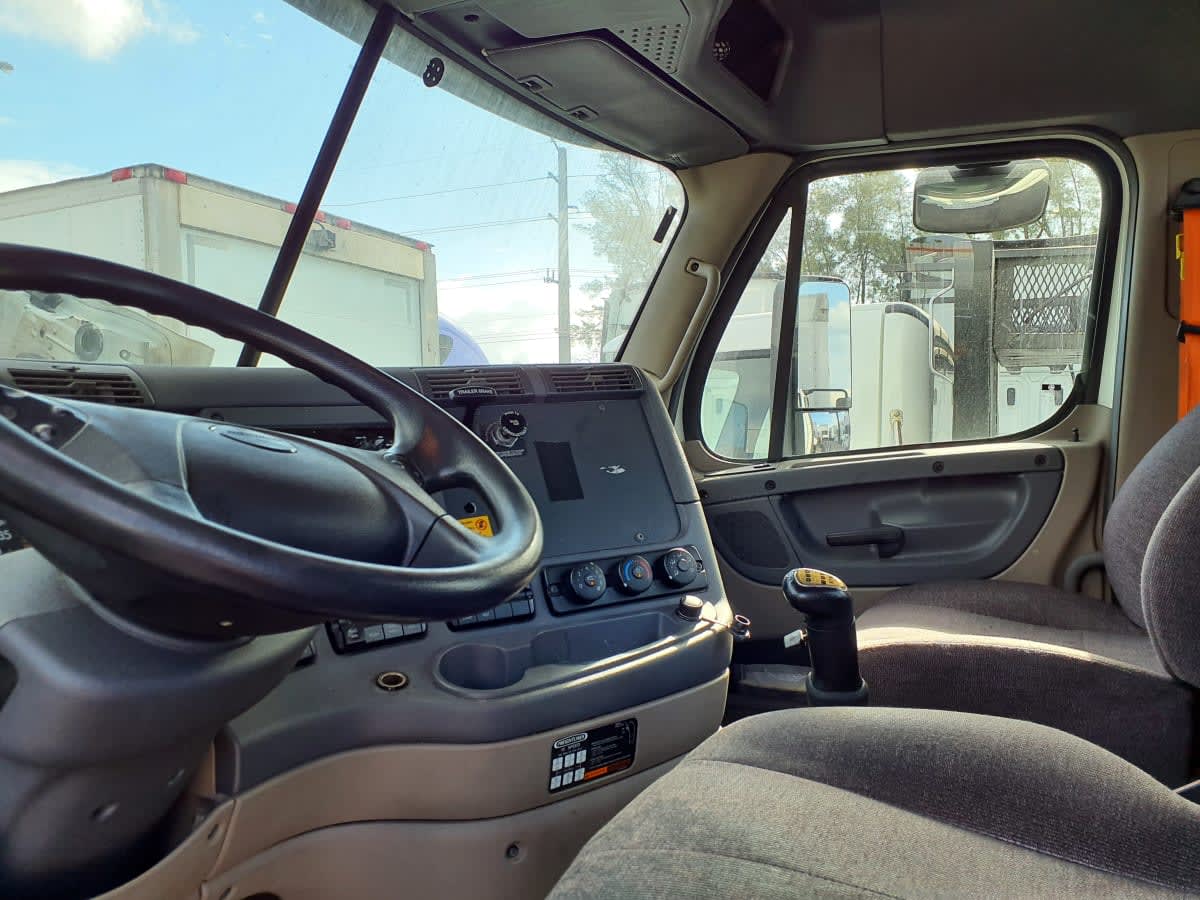 2019 Freightliner Cascadia in Miami, FL — photo 7