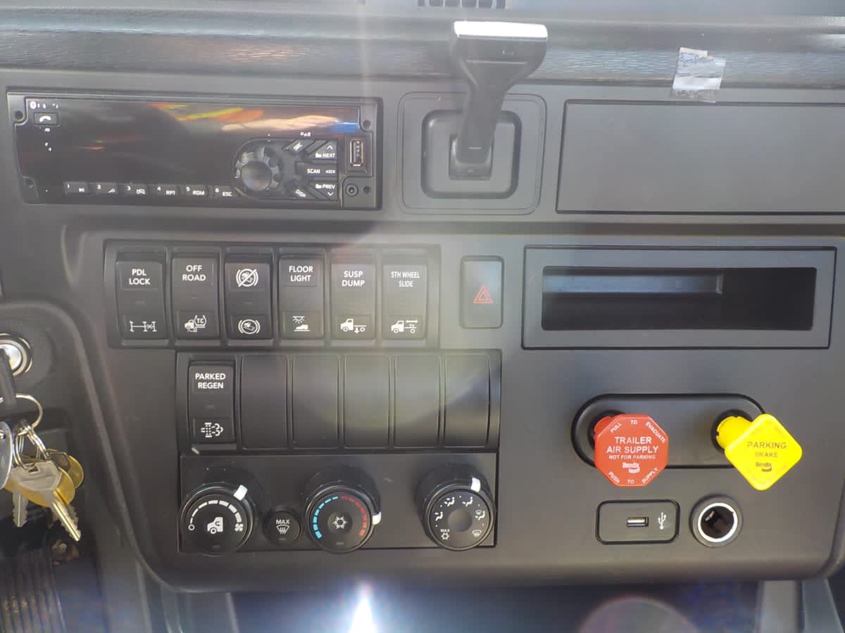 2019 Navistar International LT625 DAYCAB T/A 876834