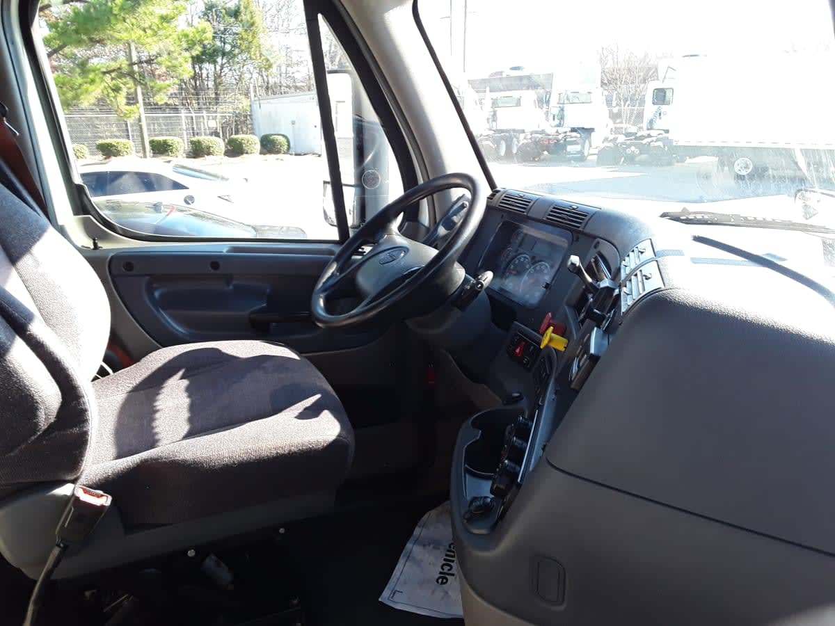 2019 Freightliner - image 6