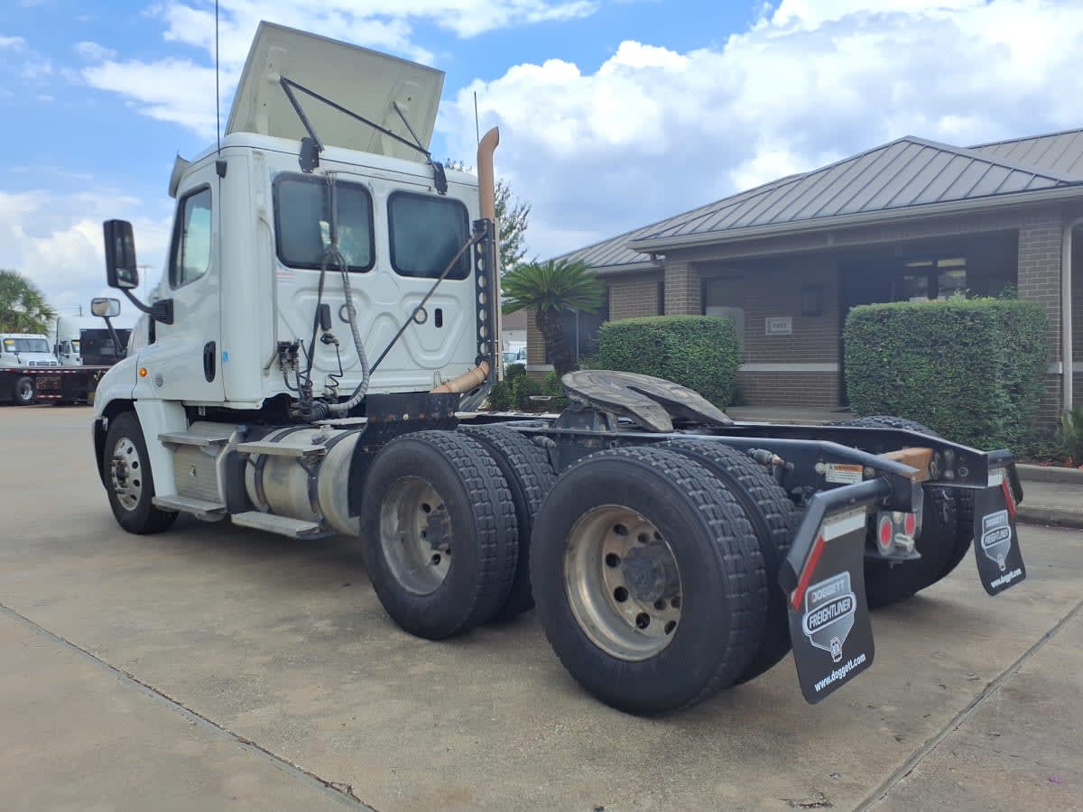2019 Freightliner Cascadia in Houston, TX — photo 6