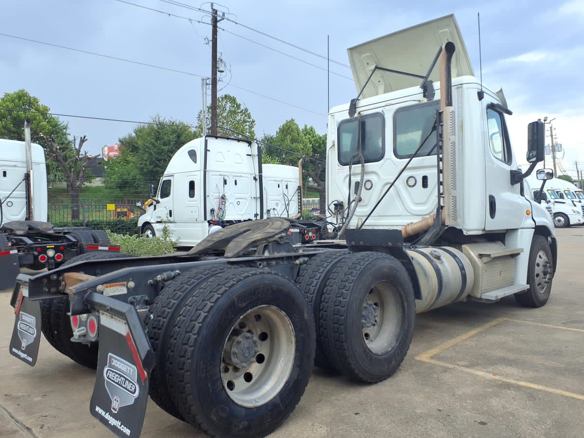 2019 Freightliner Cascadia in Houston, TX — photo 4