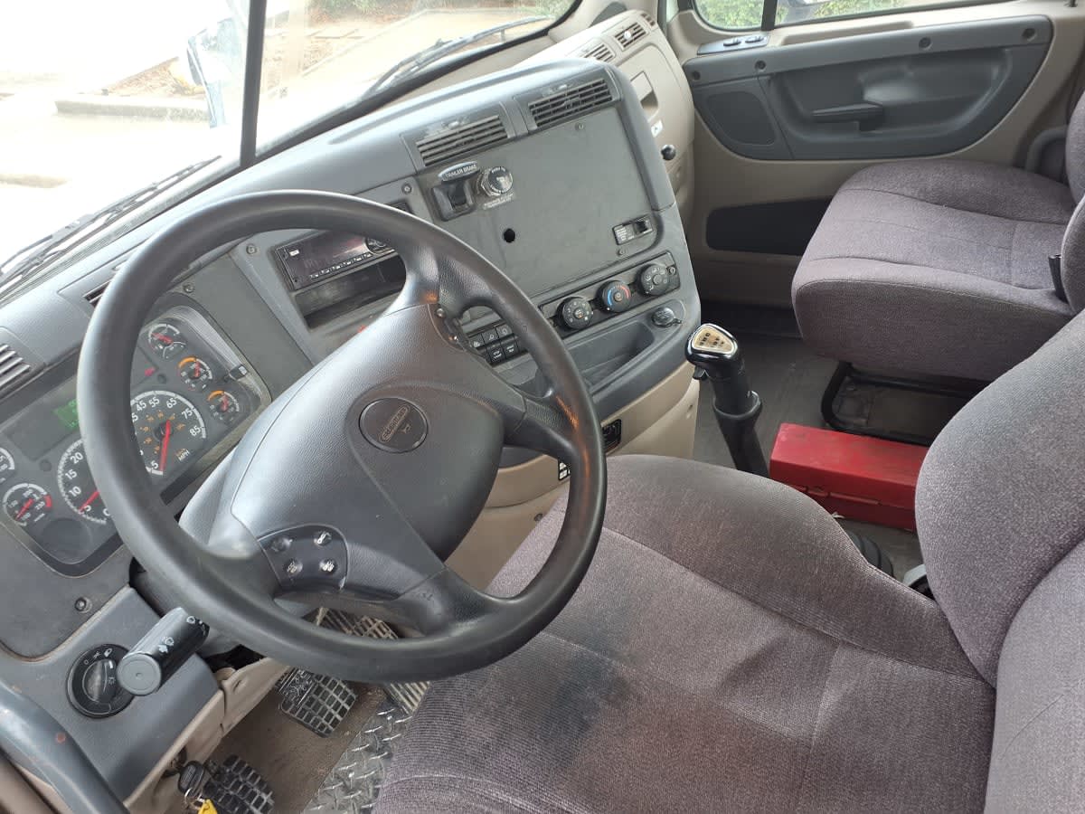 2019 Freightliner Cascadia in Houston, TX — photo 7