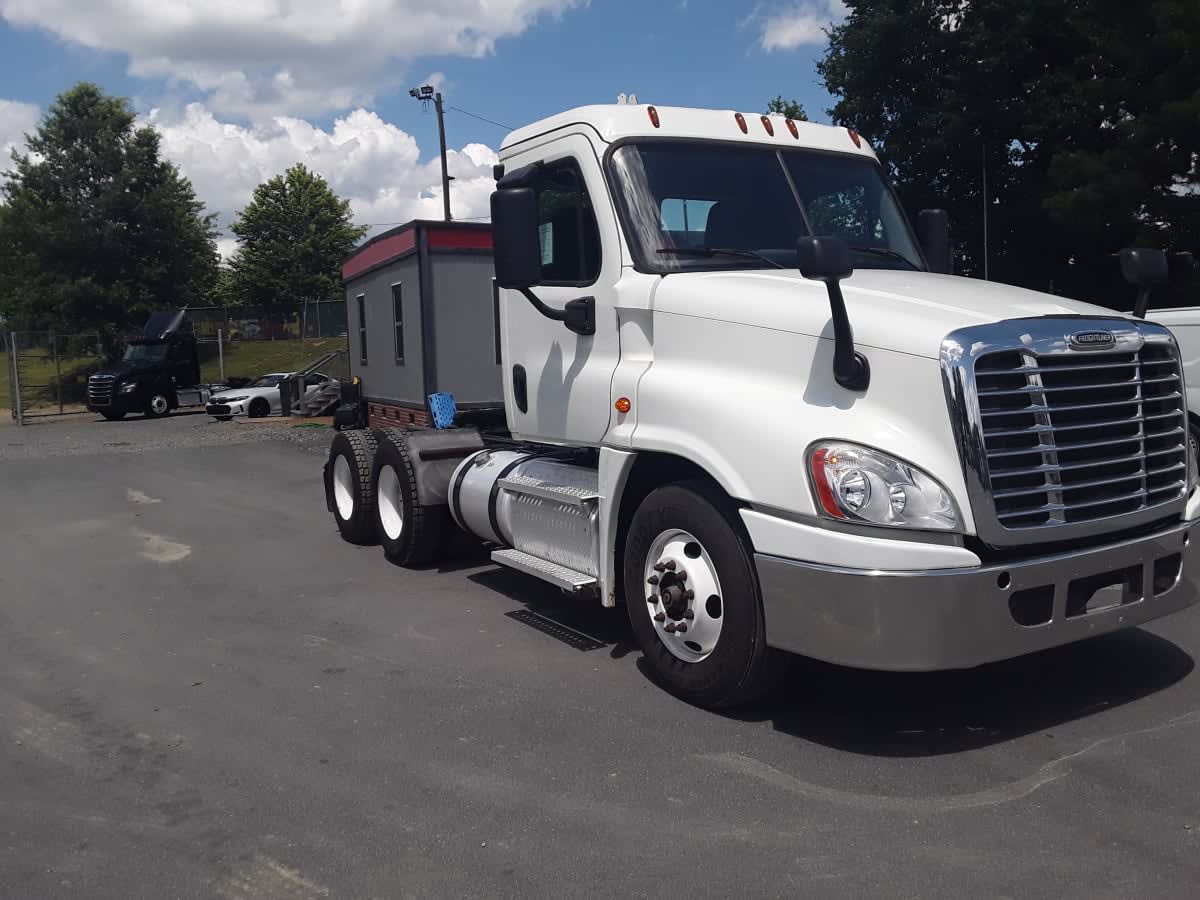 2020 Freightliner Cascadia in Charlotte, NC — photo 3