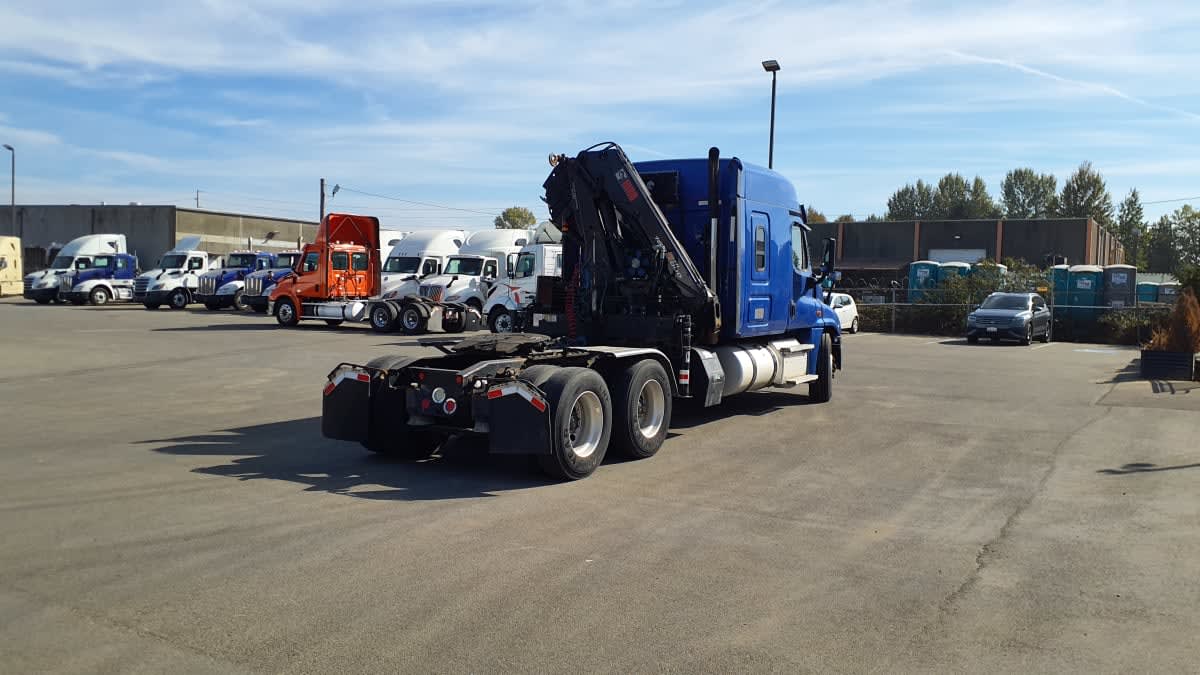 2020 Freightliner Cascadia in Tacoma, WA — photo 4