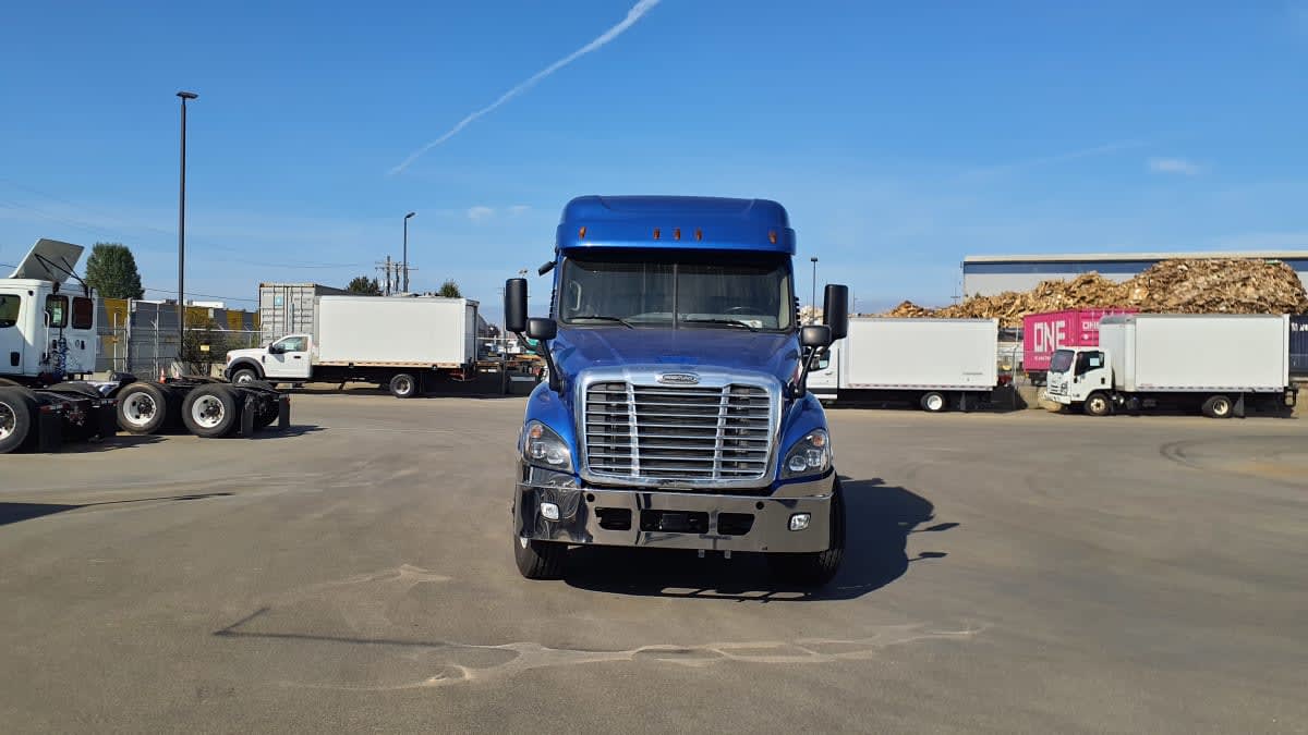 2020 Freightliner Cascadia in Tacoma, WA — photo 2