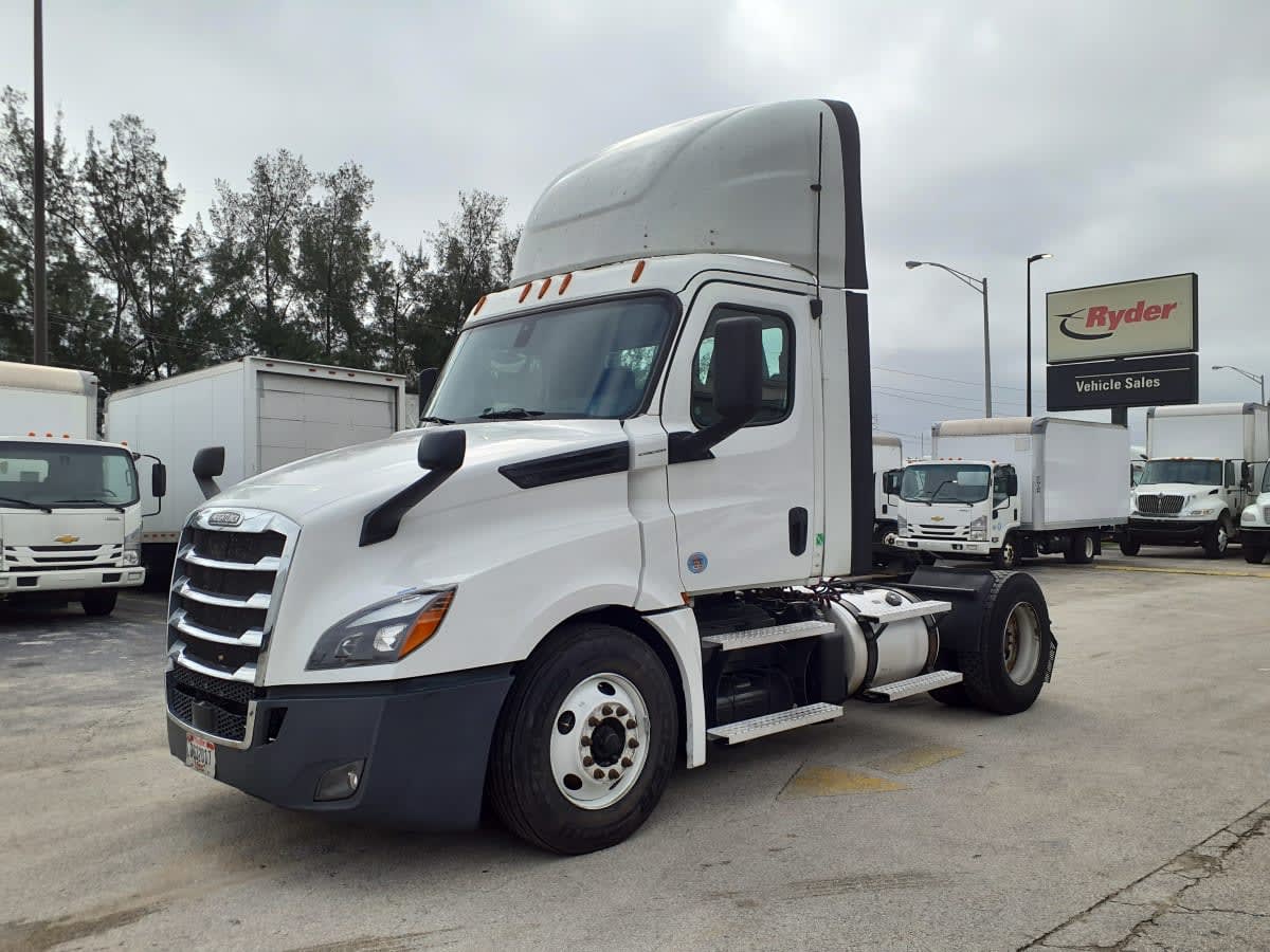 2020 Freightliner Cascadia in Miami, FL