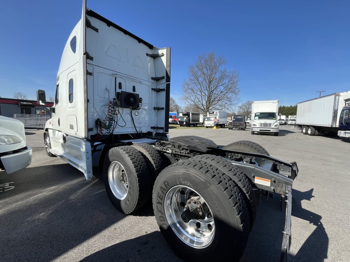 2019 Freightliner - image 6