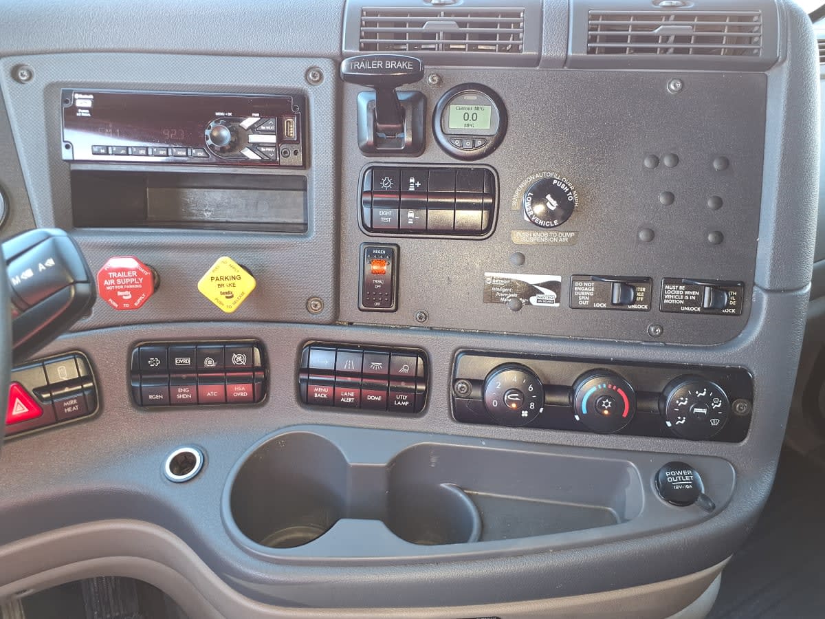 2020 Freightliner/Mercedes CASCADIA 125 877571