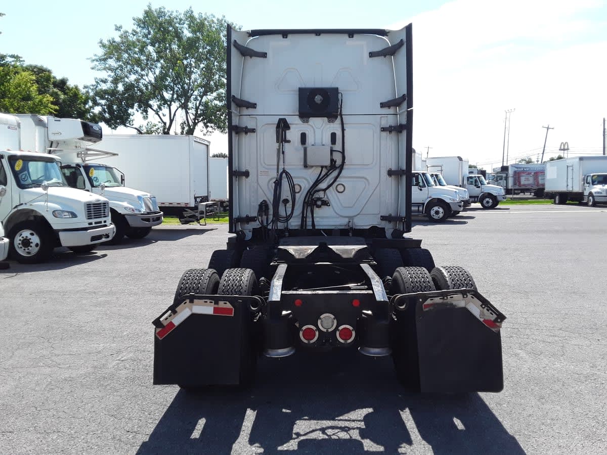 2020 Freightliner Cascadia in La Vergne, TN — photo 5