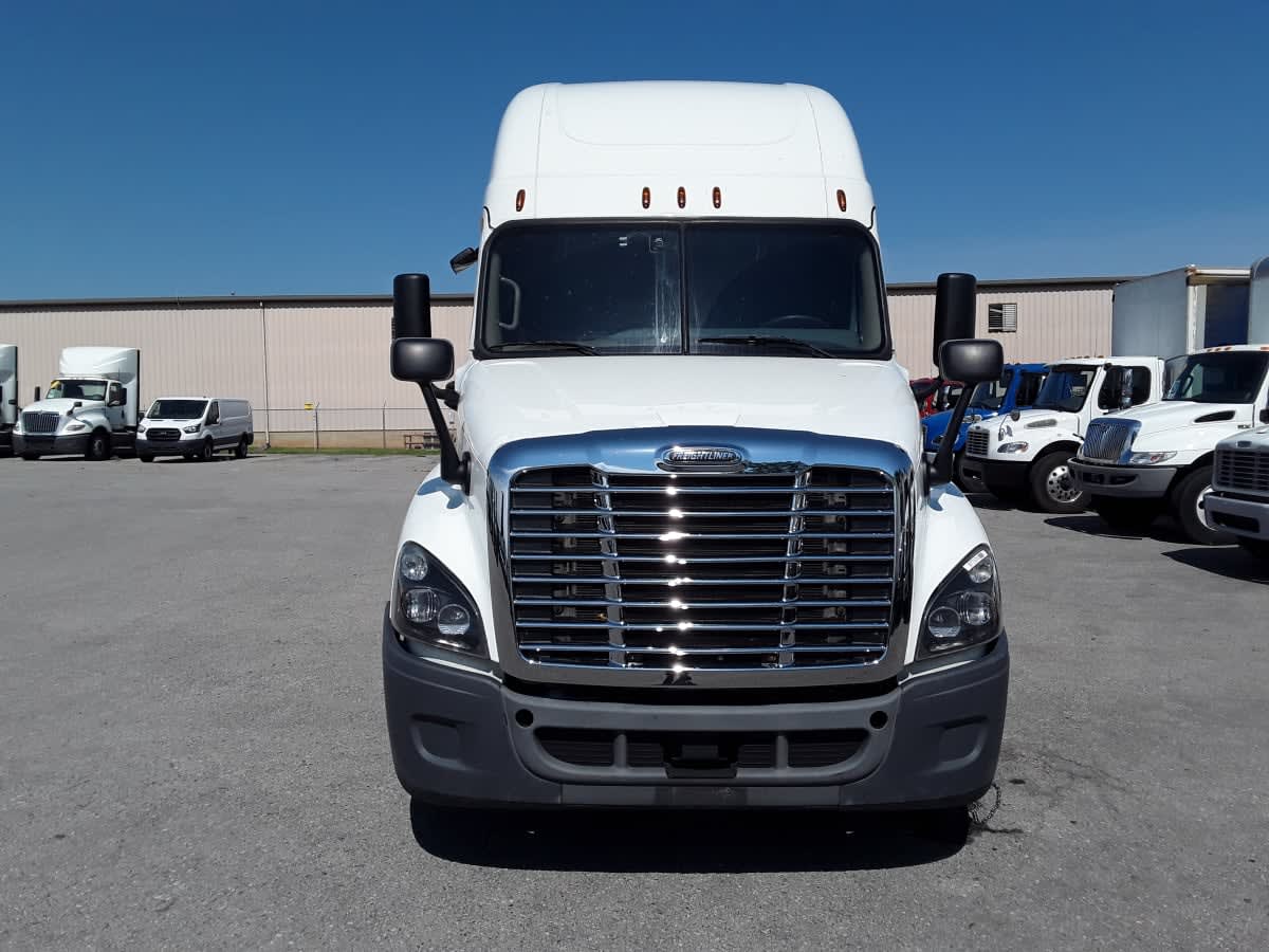 2020 Freightliner Cascadia in La Vergne, TN — photo 2