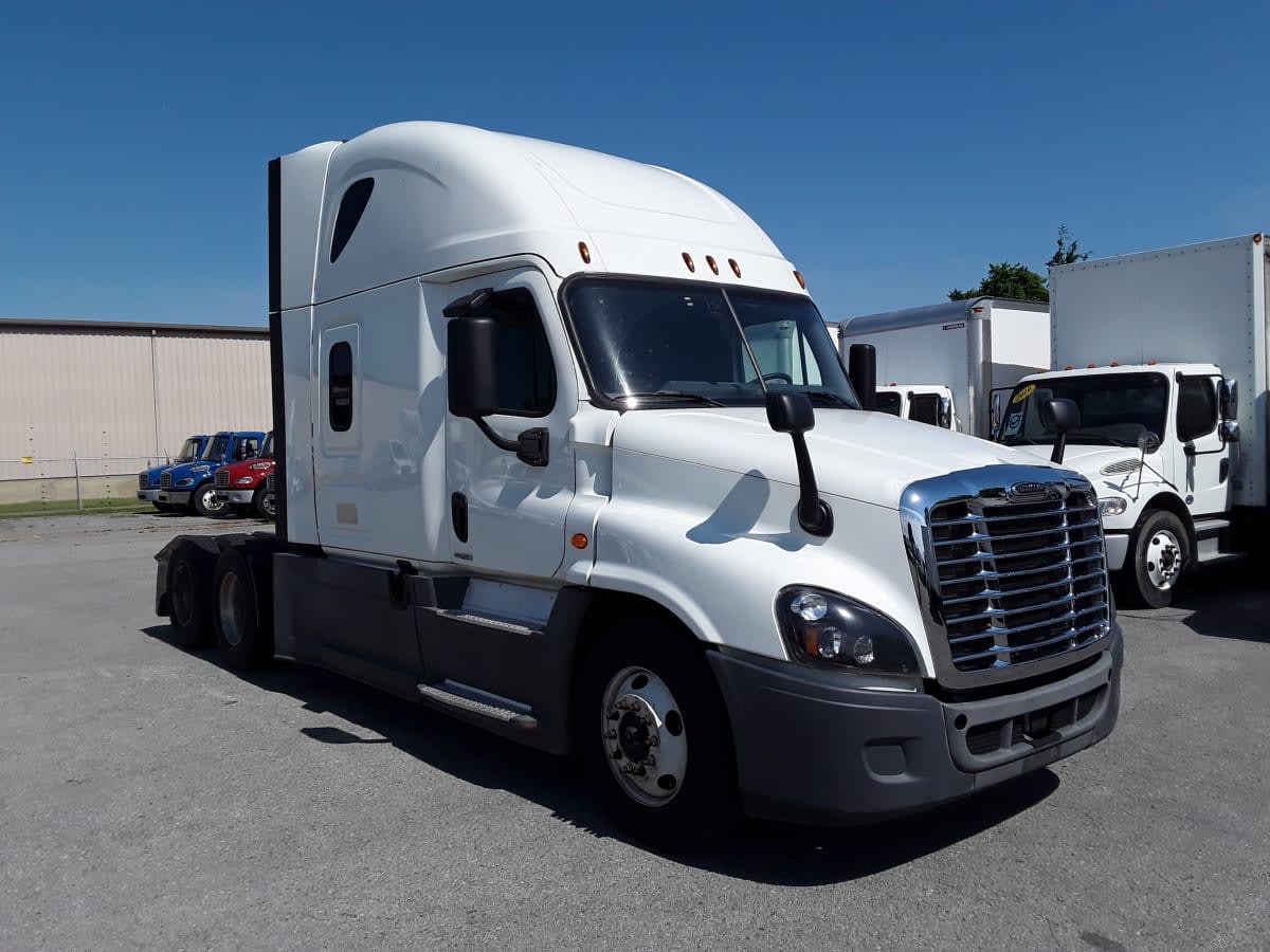 2020 Freightliner Cascadia in La Vergne, TN — photo 3