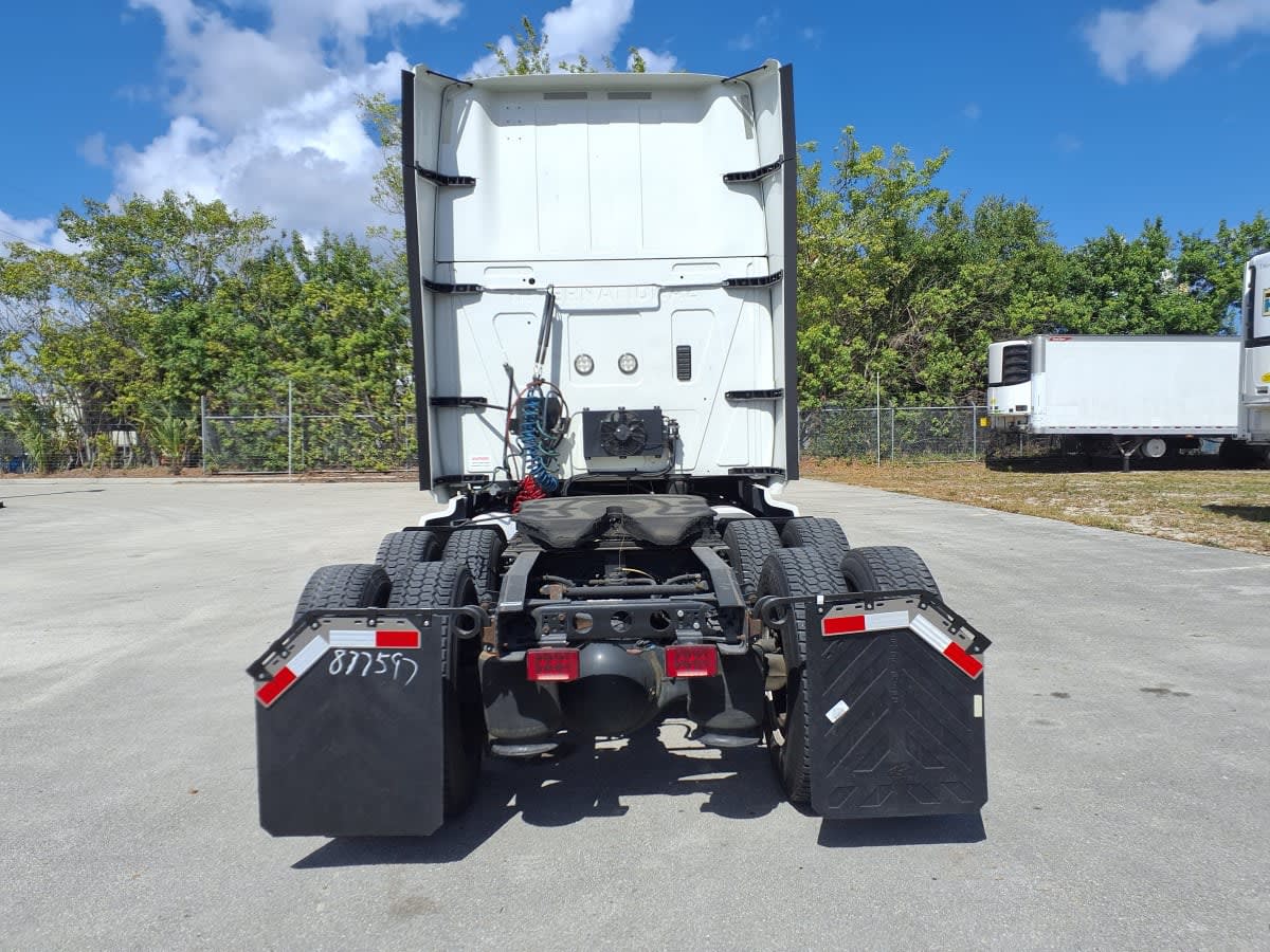 2019 International - image 5