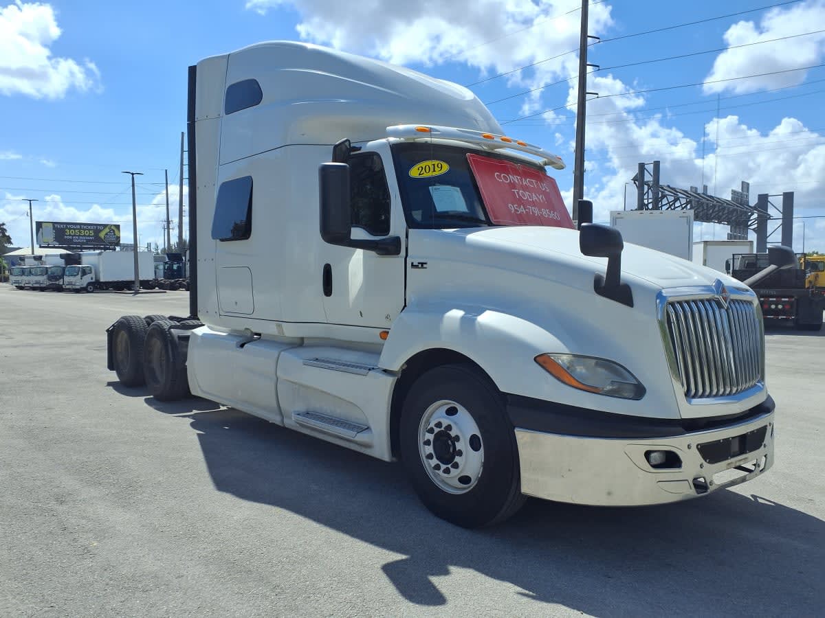 2019 International - image 3