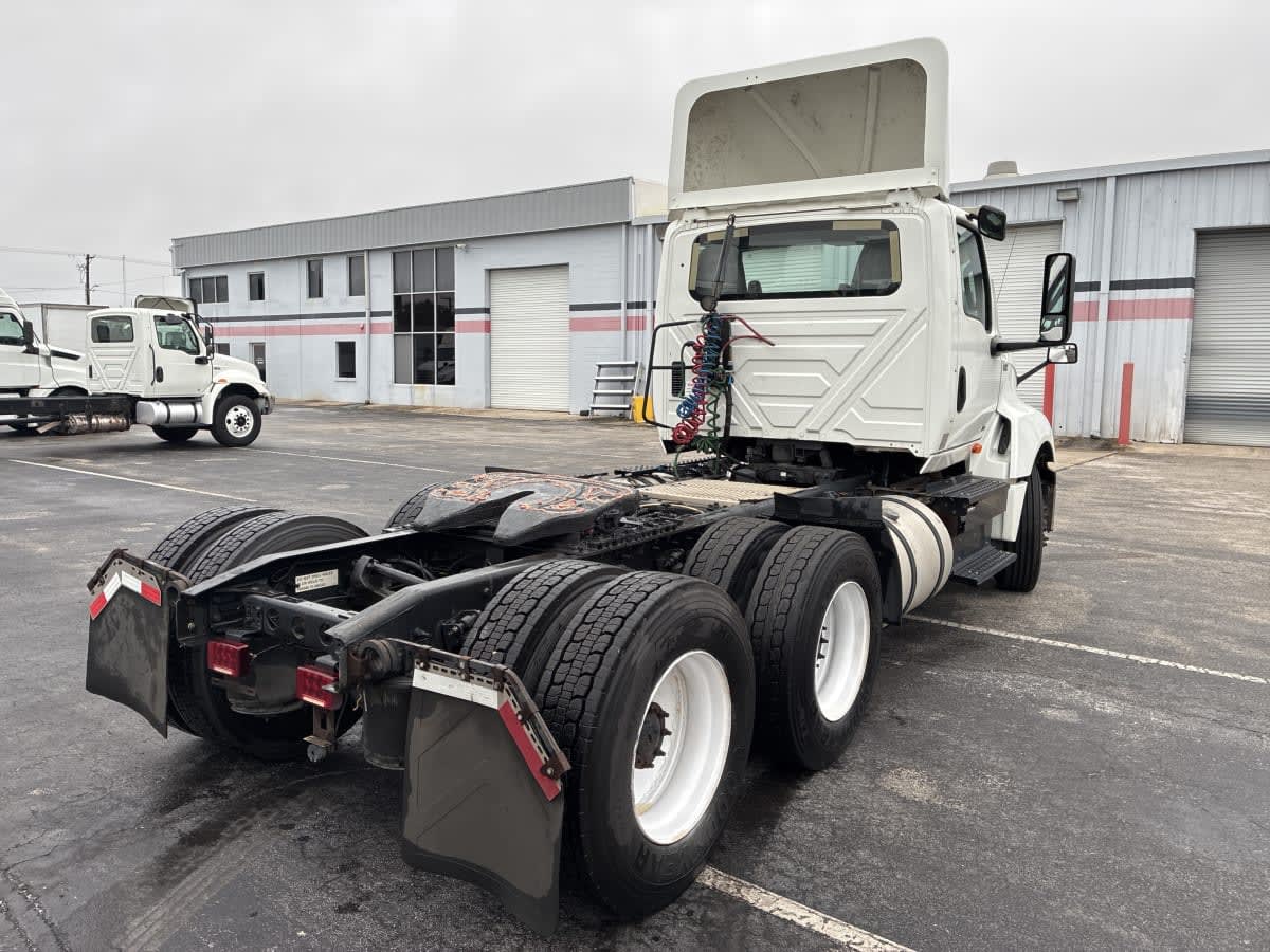 2019 International LT in Tampa, FL — photo 4