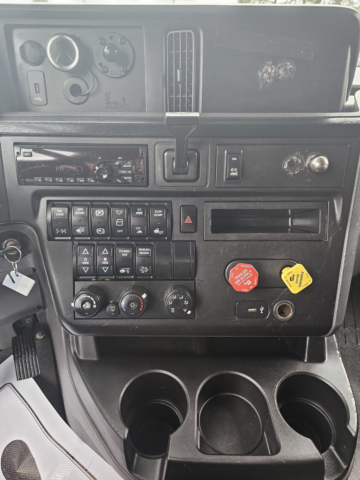 2019 Navistar International LT625 SLPR CAB 877628