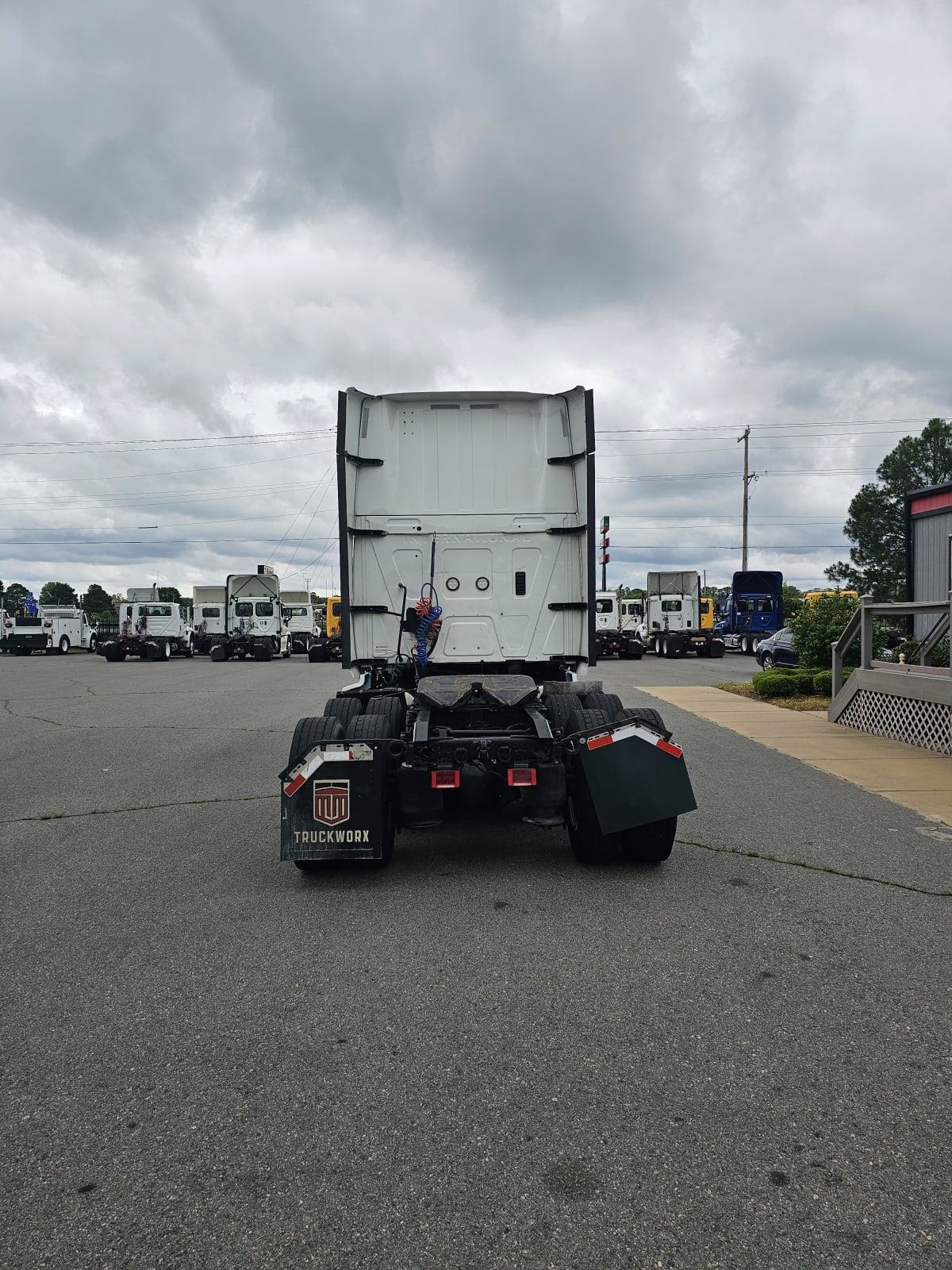 2019 Navistar International LT625 SLPR CAB 877628