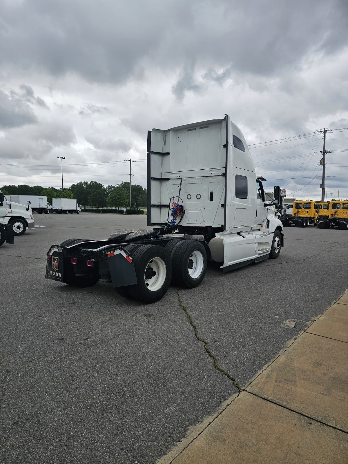 2019 Navistar International LT625 SLPR CAB 877628