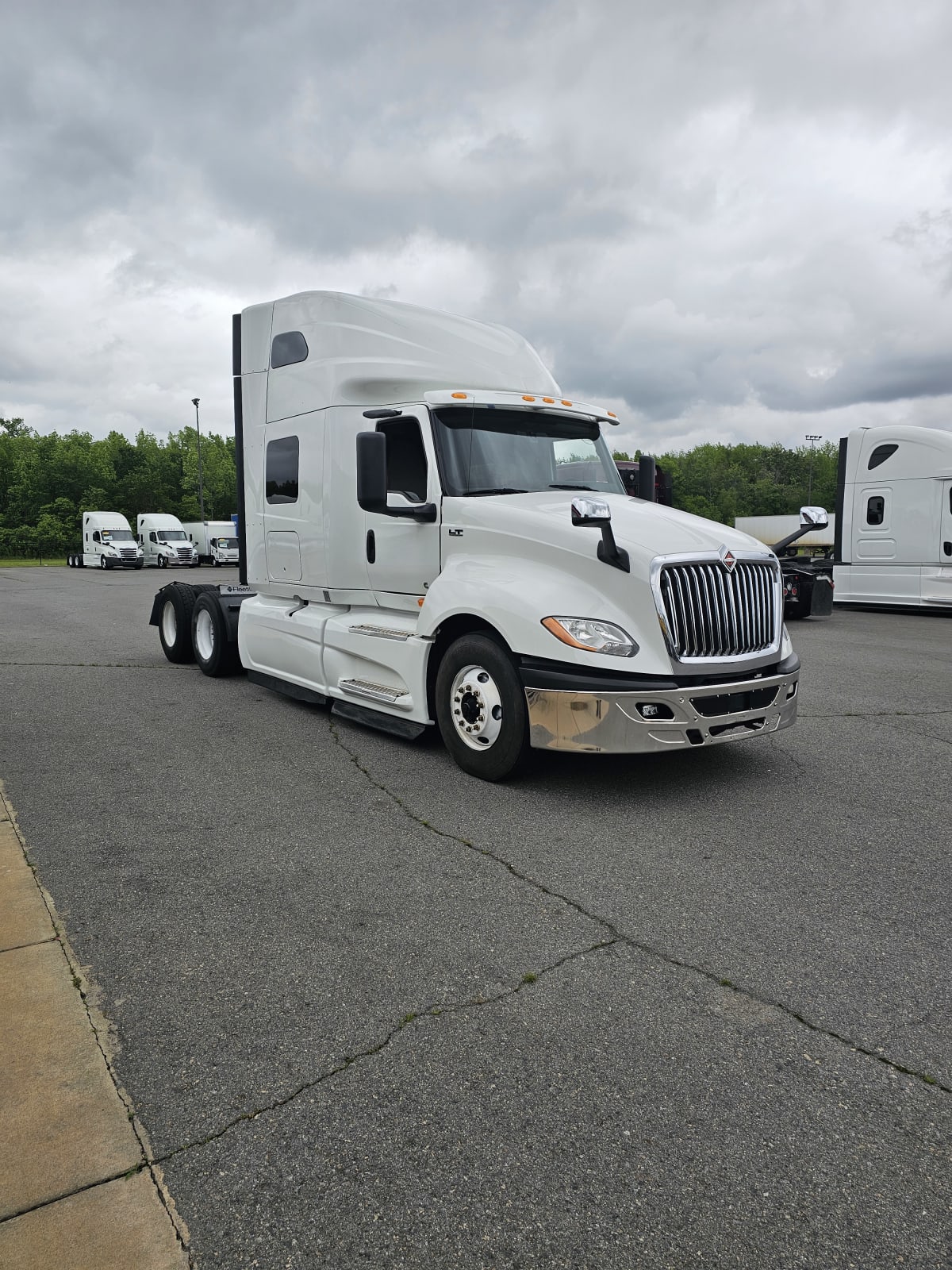 2019 Navistar International LT625 SLPR CAB 877628