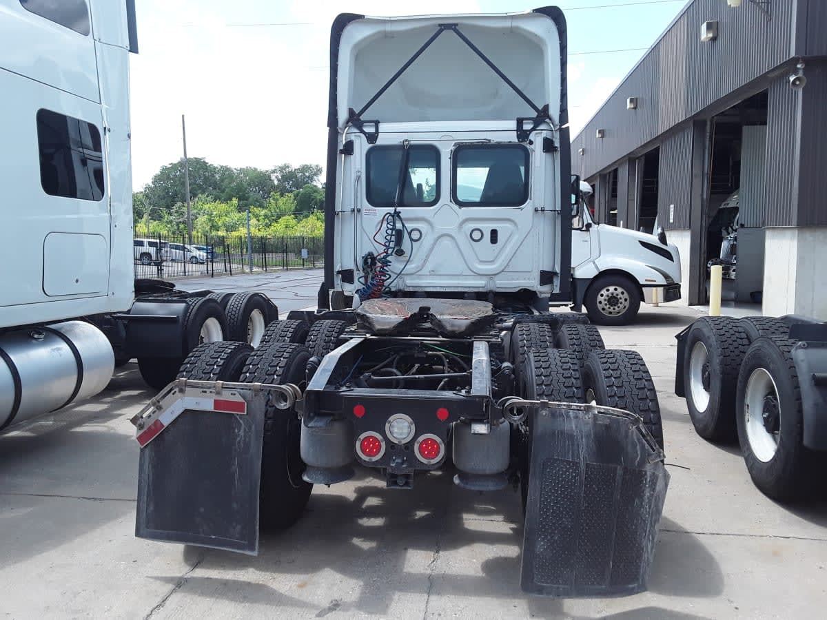 2019 Freightliner NEW CASCADIA 116 877688
