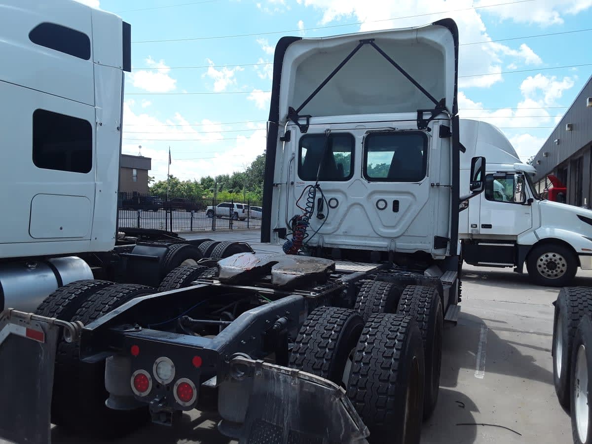 2019 Freightliner NEW CASCADIA 116 877688