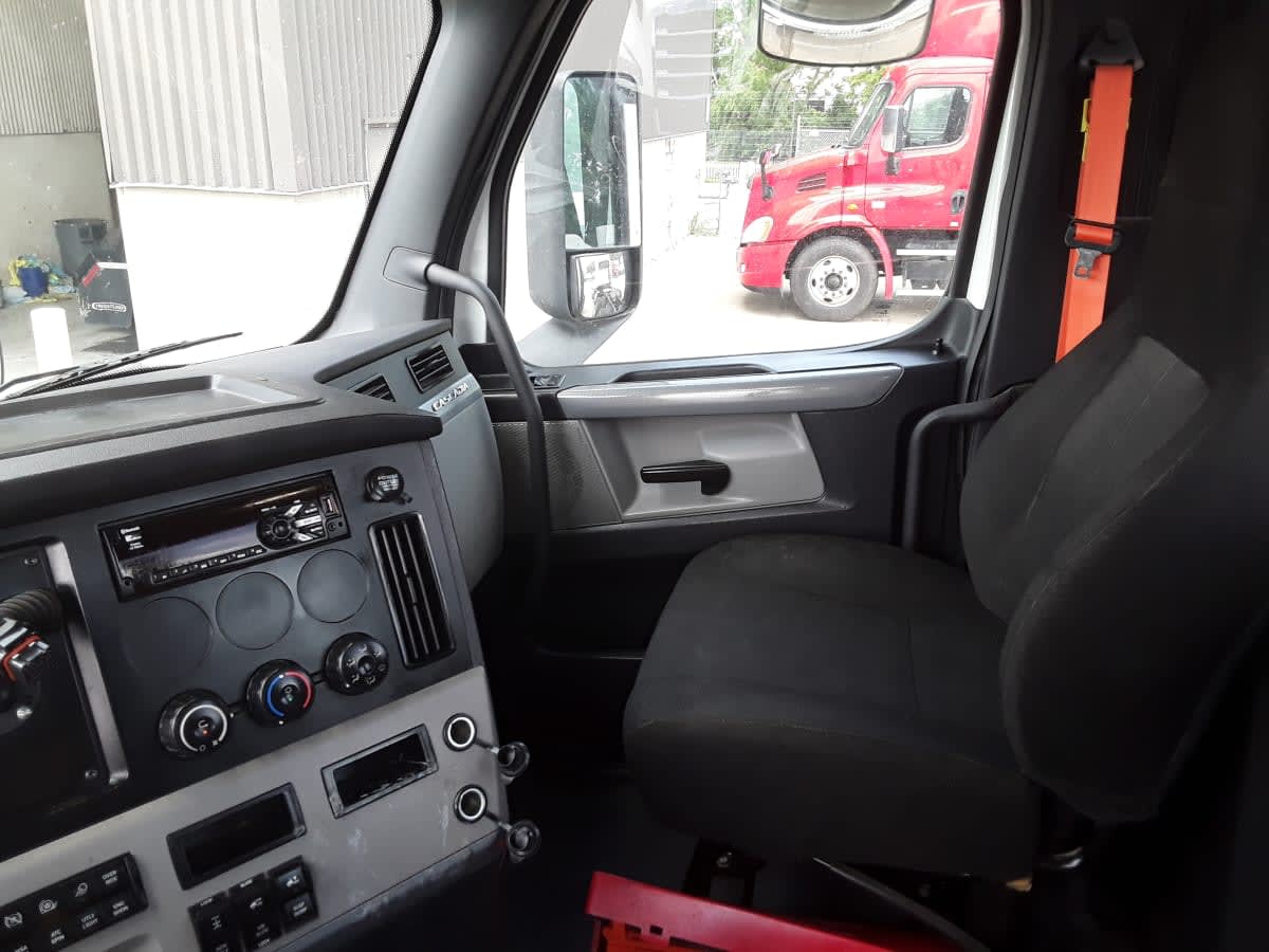 2019 Freightliner NEW CASCADIA 116 877688