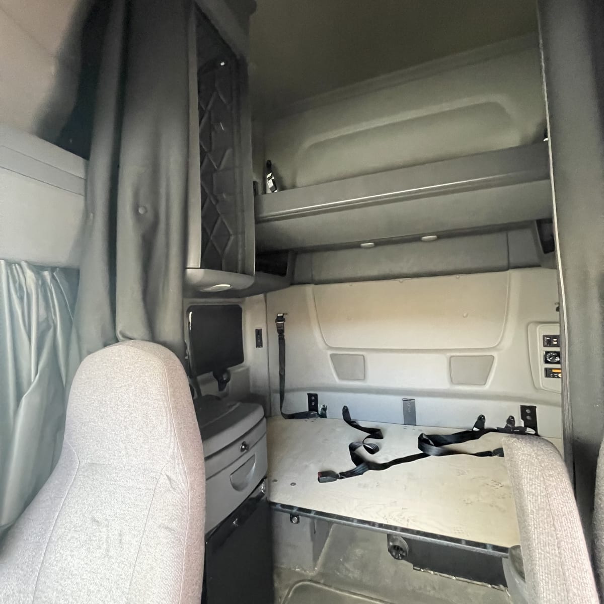 2019 Navistar International LT625 SLPR CAB 877787