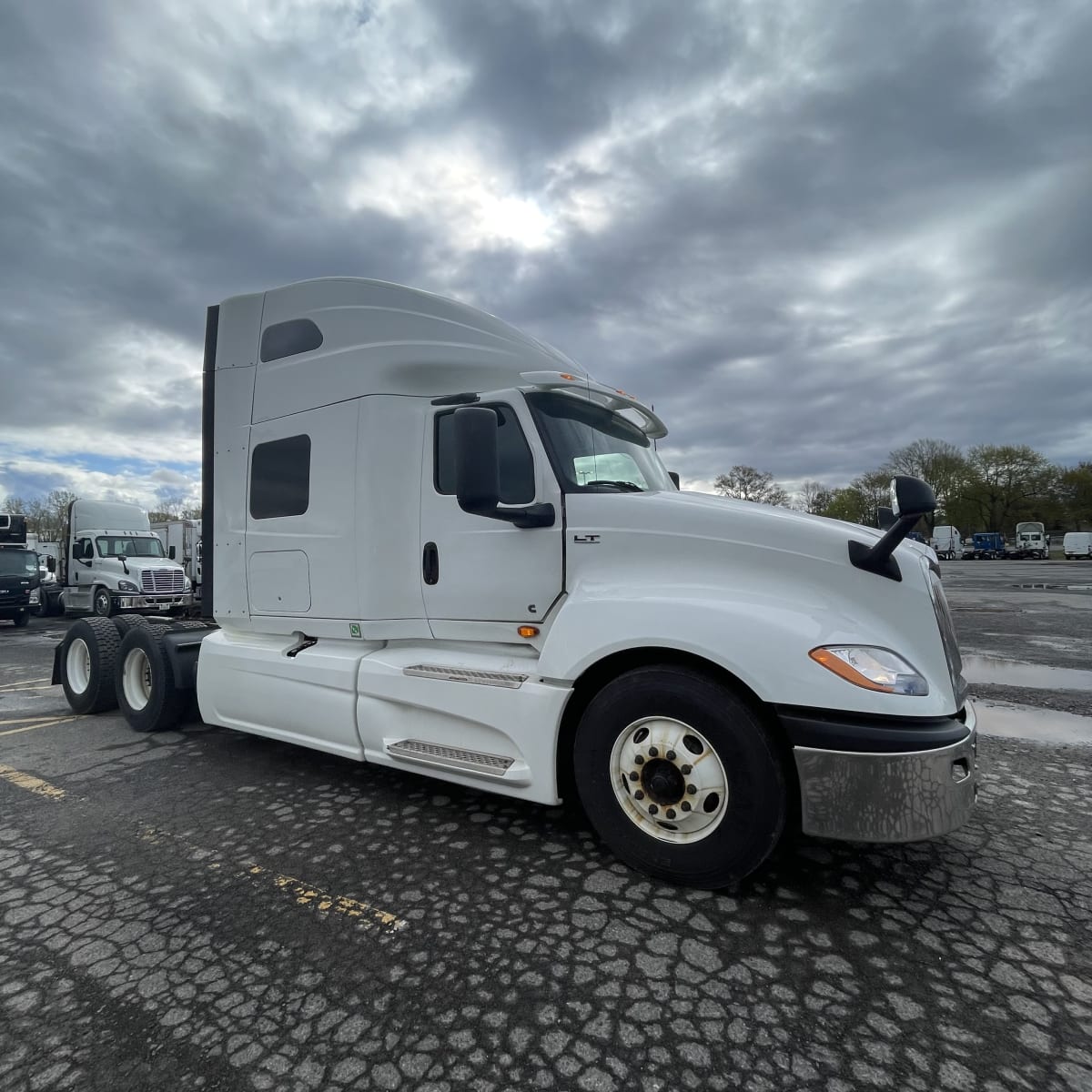 2019 Navistar International LT625 SLPR CAB 877787