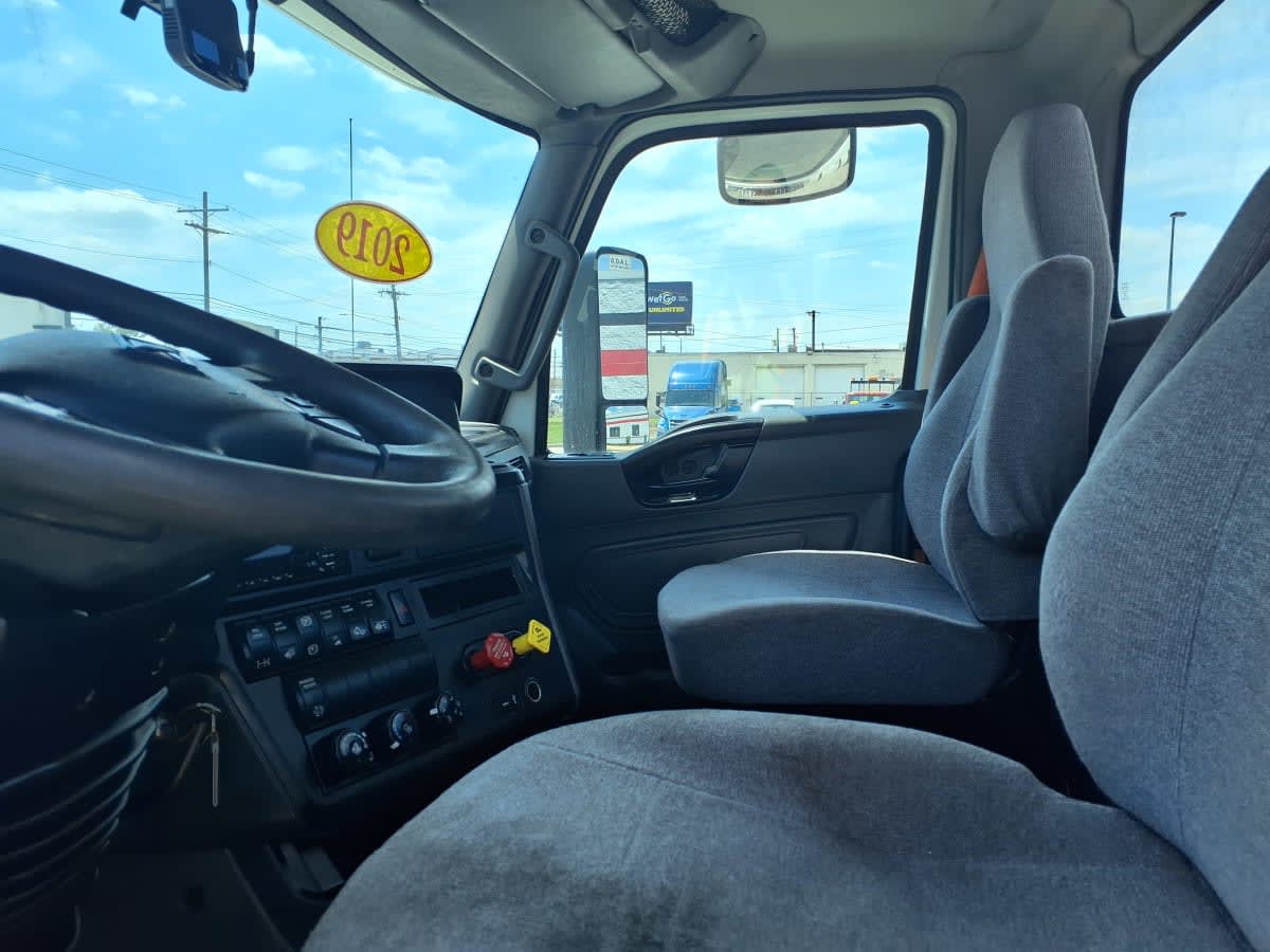 2019 Navistar International LT625 DAYCAB T/A 877796