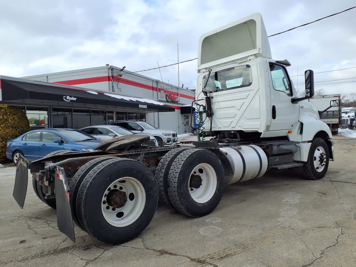 2019 Navistar International LT625 DAYCAB T/A 877799