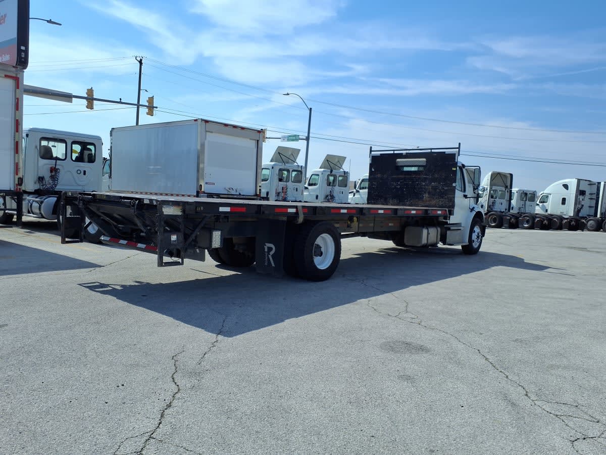 2019 Freightliner M2 106 in Fort Worth, TX — photo 4