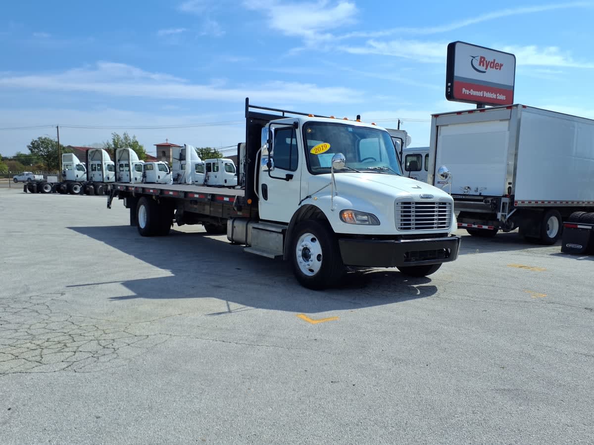 2019 Freightliner M2 106 in Fort Worth, TX — photo 3