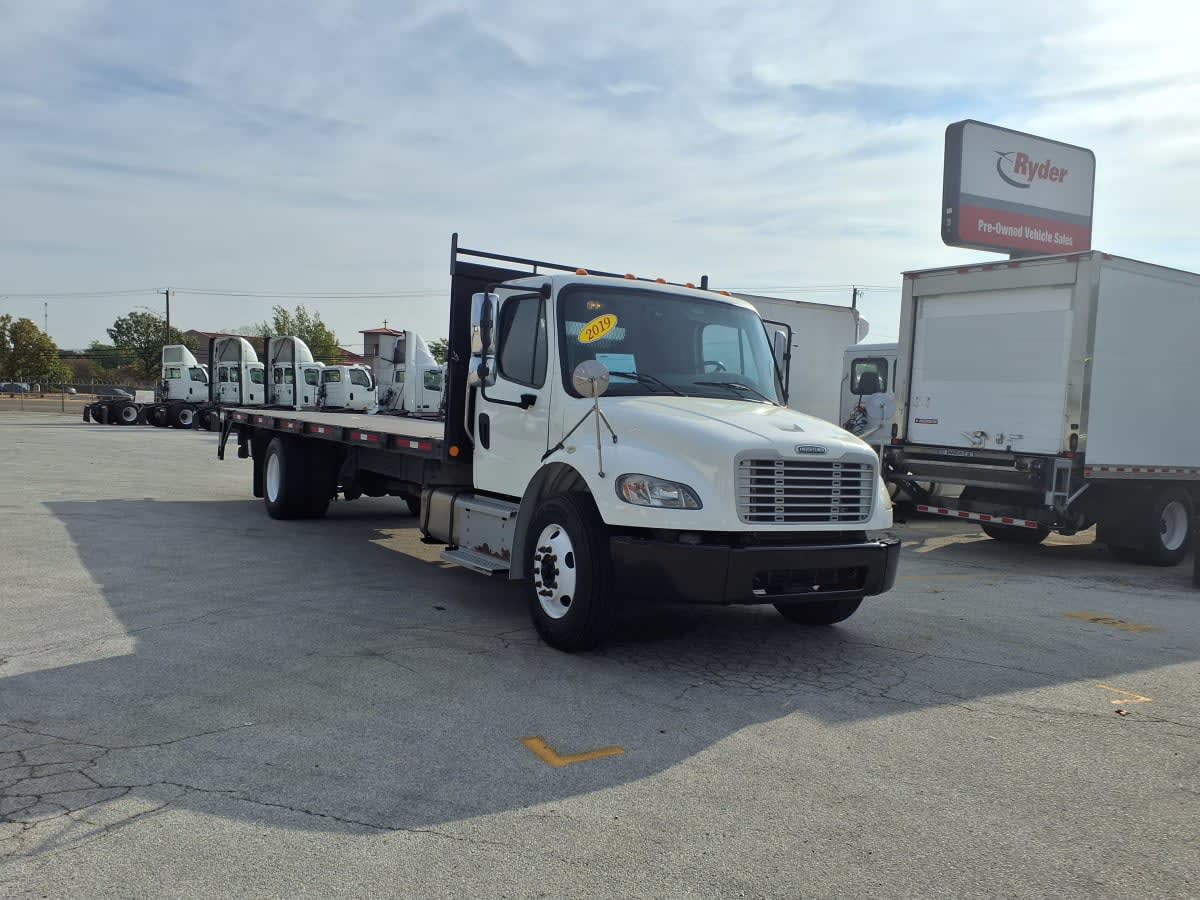 2019 Freightliner M2 106 in Fort Worth, TX — photo 3