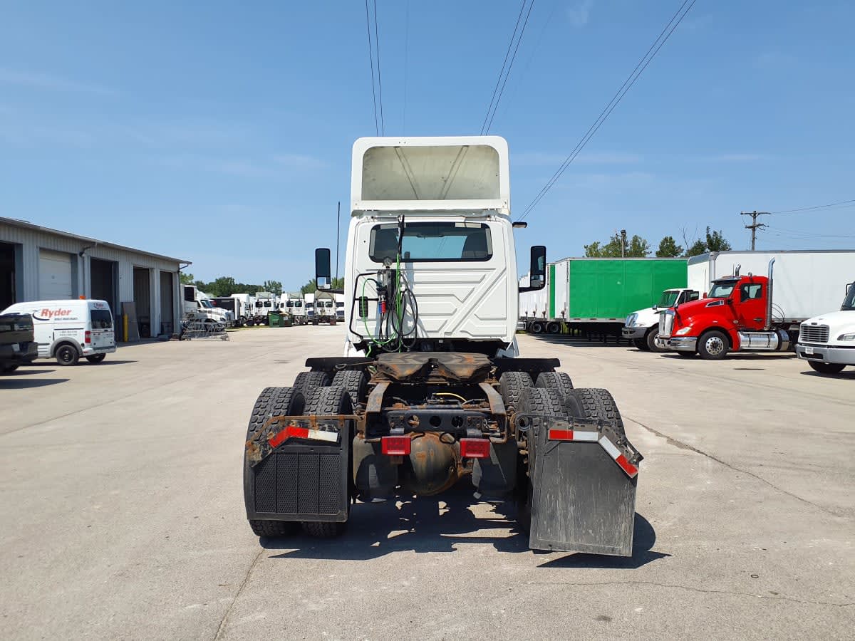 2019 Navistar International LT625 DAYCAB T/A 877917